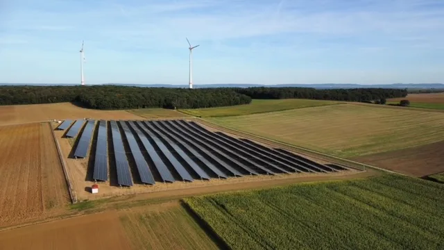 Solaranlage auf einem Feld